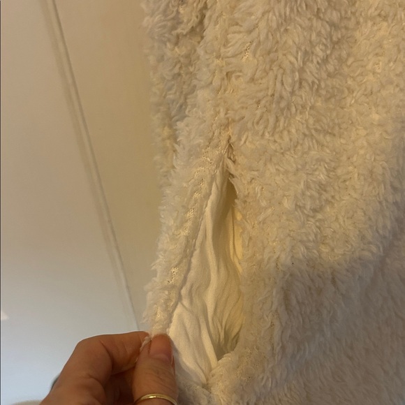 Cozy Cream Open-Front Sweater with pockets - Picture 6 of 6